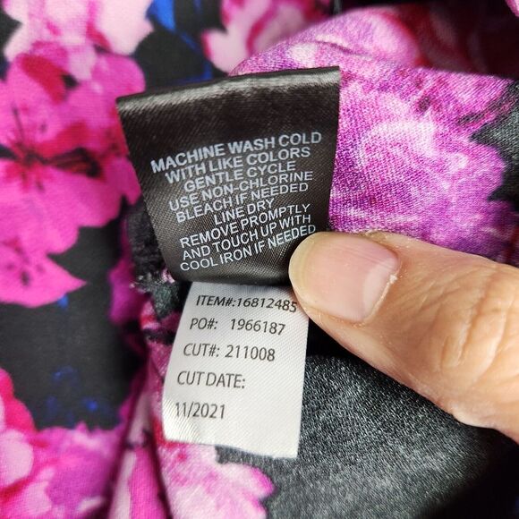 Torrid Top Womens 3X Pink Black Floral Gauze Short Sleeve Split V-Neck Cottage - Picture 6 of 8